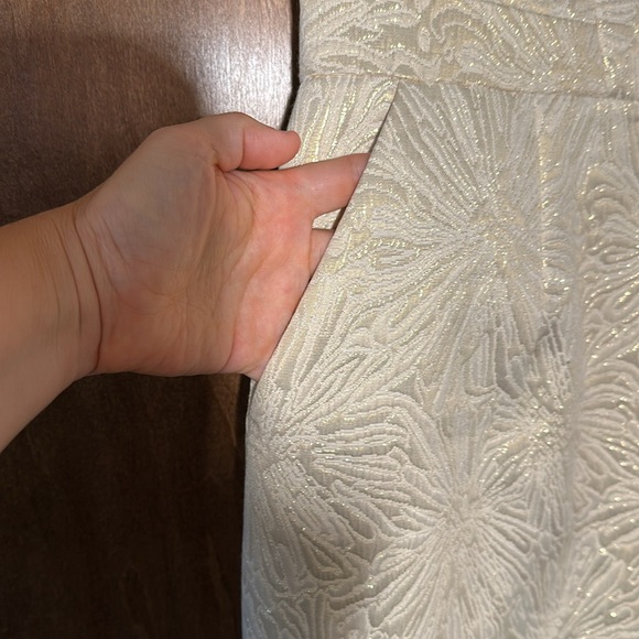 NWOT Ellen Tracy Cream & Metallic Gold Sleeveless Floral Pattern Jacquard Dress - Picture 4 of 9